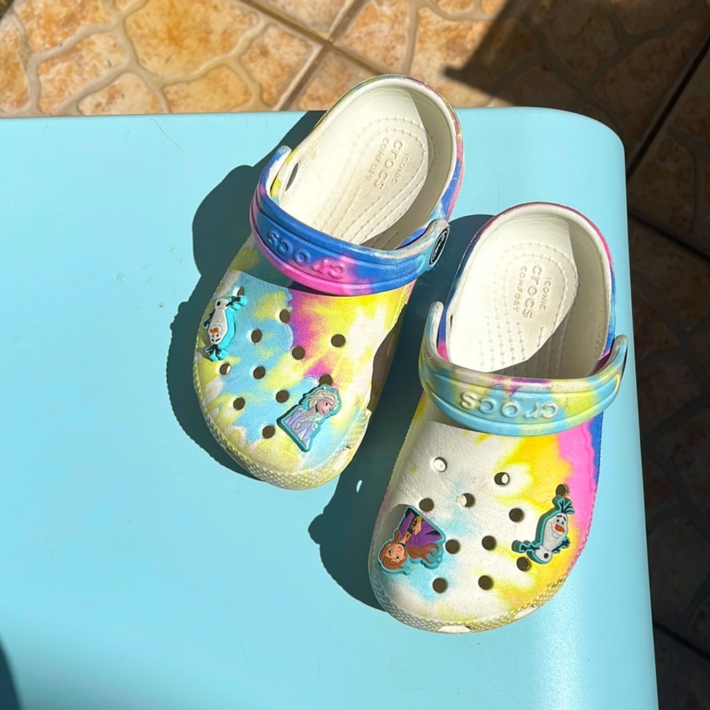 Crocs size 9  original nice colors